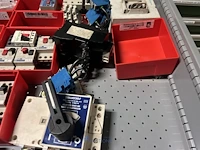 Partij elektrisch schakelmateriaal - afbeelding 52 van  90