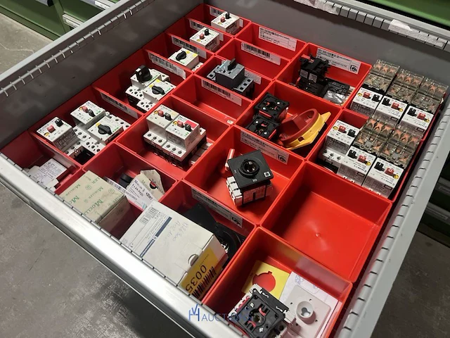 Partij elektrisch schakelmateriaal - afbeelding 54 van  90