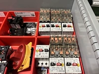 Partij elektrisch schakelmateriaal - afbeelding 55 van  90