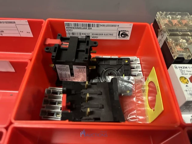 Partij elektrisch schakelmateriaal - afbeelding 57 van  90
