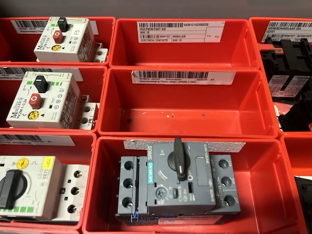 Partij elektrisch schakelmateriaal - afbeelding 59 van  90