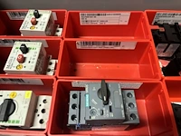 Partij elektrisch schakelmateriaal - afbeelding 59 van  90