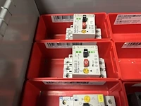 Partij elektrisch schakelmateriaal - afbeelding 60 van  90