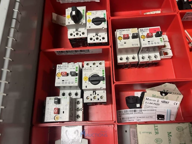 Partij elektrisch schakelmateriaal - afbeelding 61 van  90