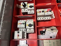 Partij elektrisch schakelmateriaal - afbeelding 61 van  90