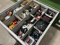 Partij elektrisch schakelmateriaal - afbeelding 63 van  90