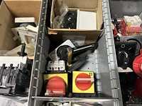 Partij elektrisch schakelmateriaal - afbeelding 66 van  90