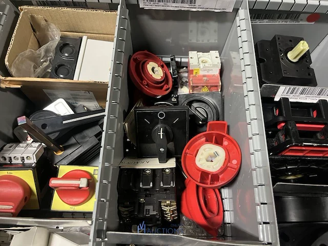 Partij elektrisch schakelmateriaal - afbeelding 68 van  90