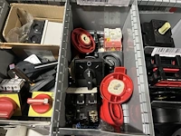 Partij elektrisch schakelmateriaal - afbeelding 68 van  90
