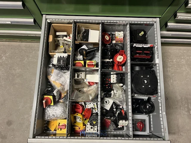 Partij elektrisch schakelmateriaal - afbeelding 72 van  90