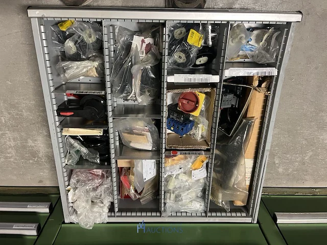 Partij elektrisch schakelmateriaal - afbeelding 73 van  90