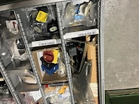 Partij elektrisch schakelmateriaal - afbeelding 75 van  90