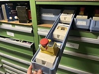 Partij elektrisch schakelmateriaal - afbeelding 79 van  90