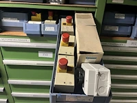 Partij elektrisch schakelmateriaal - afbeelding 81 van  90