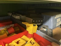 Partij elektrisch schakelmateriaal - afbeelding 85 van  90