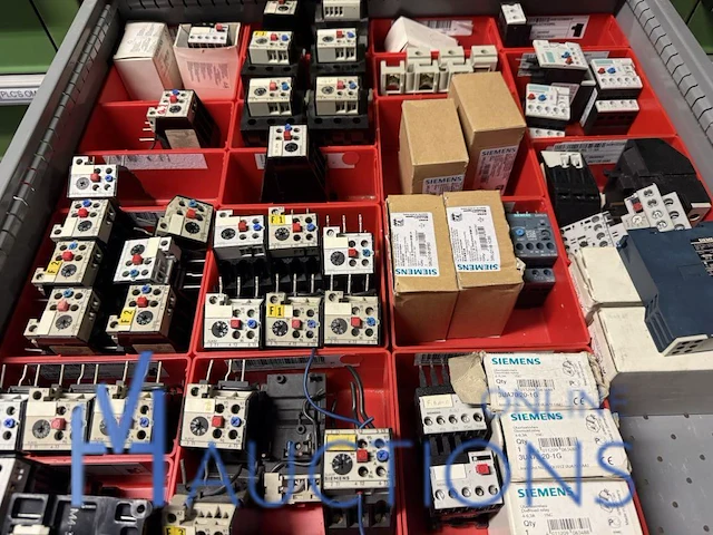 Partij elektrisch schakelmateriaal - afbeelding 78 van  90