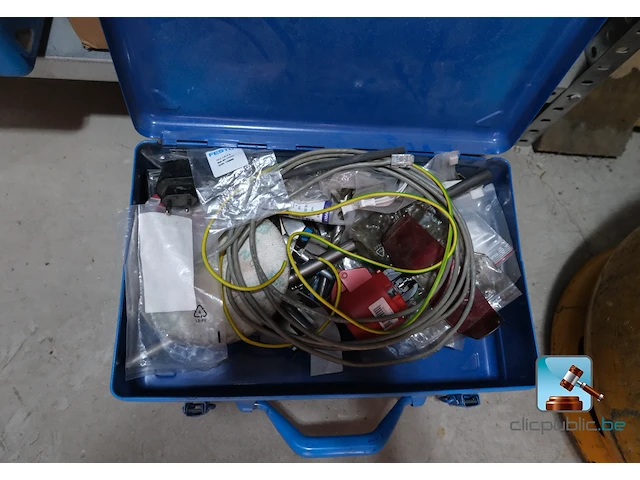 Partij elektrische apparatuur - afbeelding 9 van  9