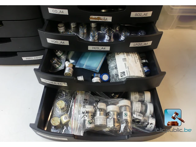 Partij elektrische apparatuur - afbeelding 10 van  25