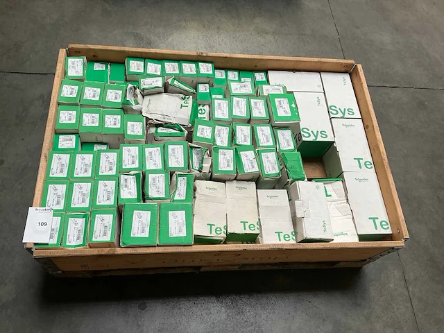 Partij elektrische componenten - afbeelding 1 van  7