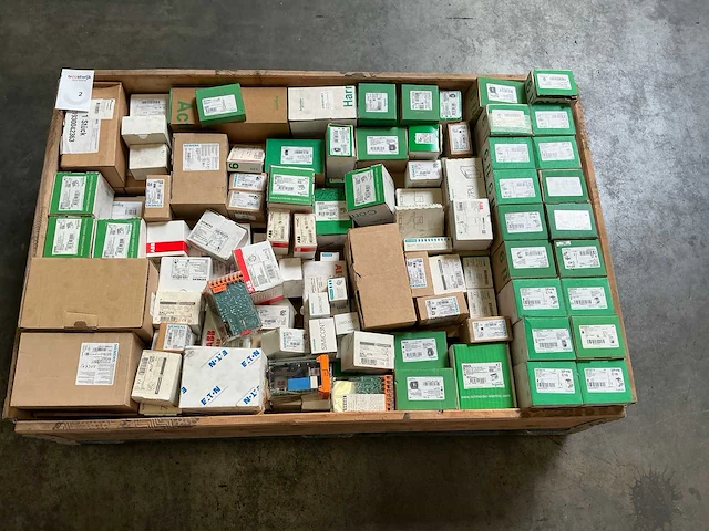 Partij elektrische componenten - afbeelding 1 van  14