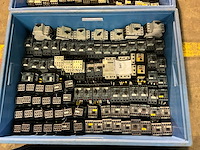 Partij elektrische componenten - afbeelding 1 van  6