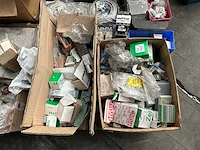 Partij elektrische installatiematerialen - afbeelding 2 van  5