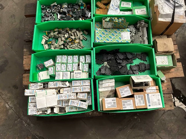 Partij elektrische installatiematerialen - afbeelding 5 van  5