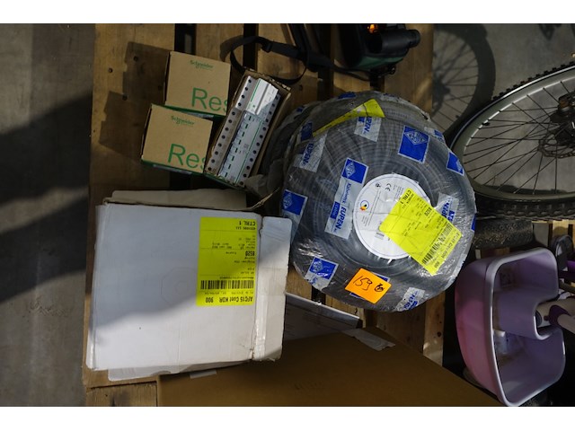 Partij elektrische kabels en zekeringen - afbeelding 1 van  3