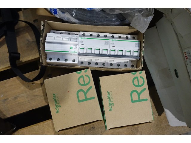 Partij elektrische kabels en zekeringen - afbeelding 2 van  3