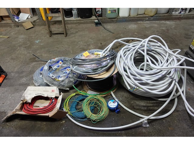Partij elektrische kabels - afbeelding 1 van  9