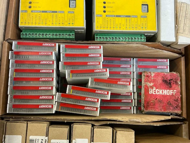 Partij elektrische onderdelen - afbeelding 7 van  16