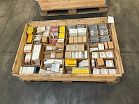 Partij elektrische onderdelen - afbeelding 1 van  16