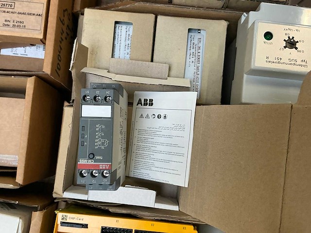 Partij elektrische onderdelen - afbeelding 14 van  16