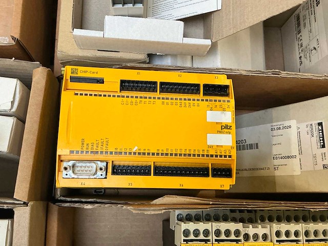 Partij elektrische onderdelen - afbeelding 16 van  16