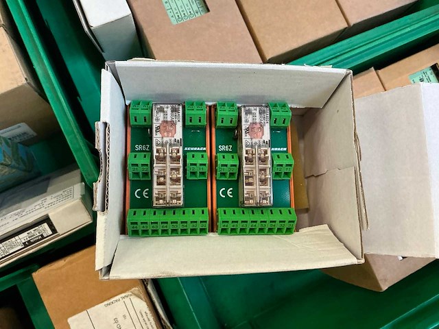 Partij elektrische onderdelen - afbeelding 2 van  13