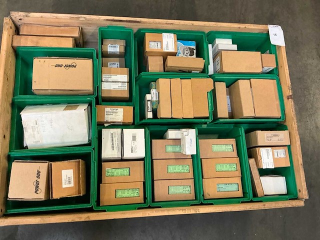 Partij elektrische onderdelen - afbeelding 1 van  13