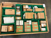 Partij elektrische onderdelen - afbeelding 1 van  13