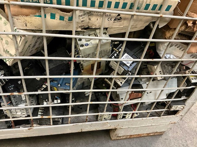 Partij elektrische onderdelen - afbeelding 2 van  13