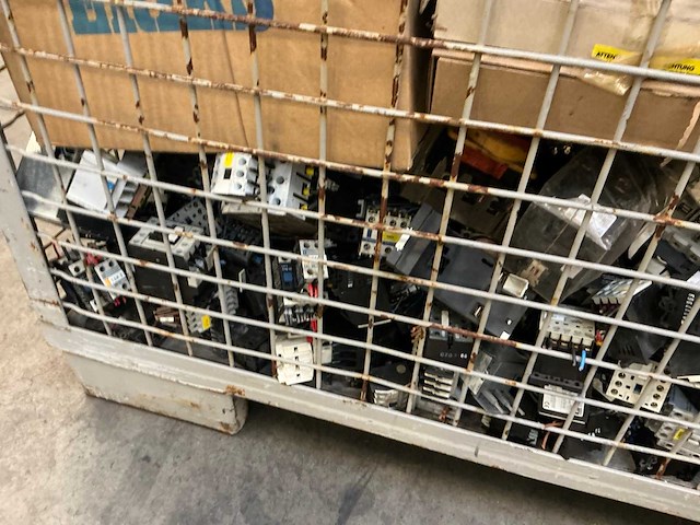 Partij elektrische onderdelen - afbeelding 3 van  13