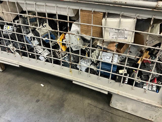 Partij elektrische onderdelen - afbeelding 7 van  13