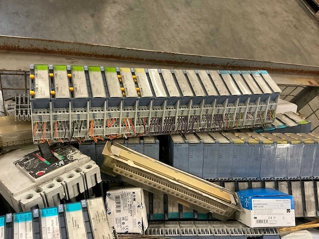 Partij elektrische onderdelen - afbeelding 5 van  10