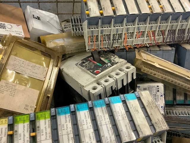 Partij elektrische onderdelen - afbeelding 6 van  10