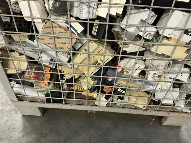 Partij elektrische onderdelen - afbeelding 9 van  10