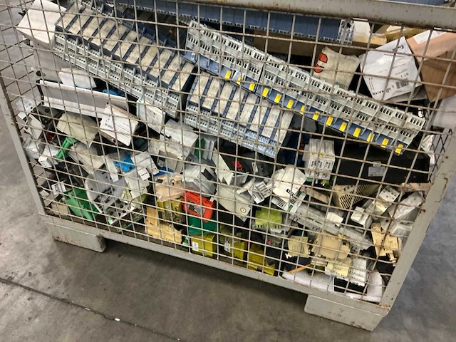 Partij elektrische onderdelen - afbeelding 10 van  10