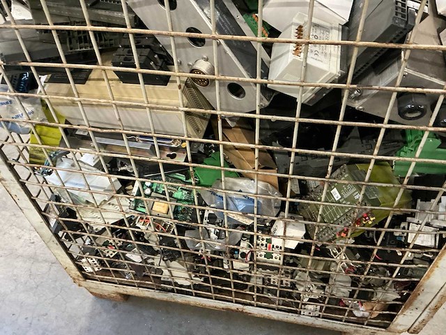 Partij elektrische onderdelen - afbeelding 2 van  13