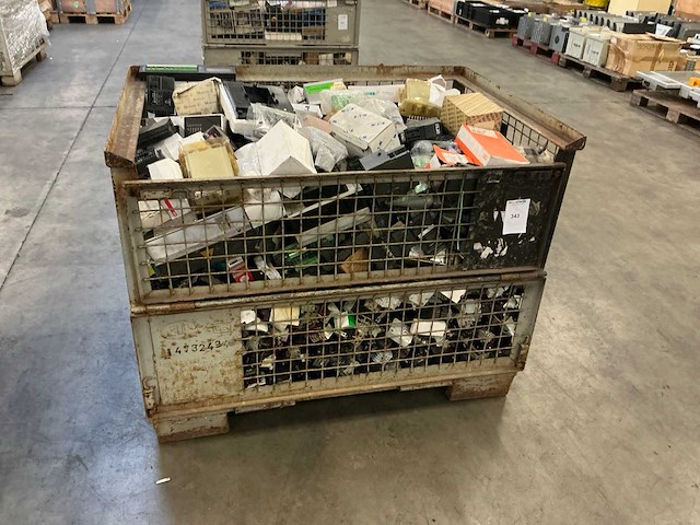 Partij elektrische onderdelen - afbeelding 1 van  13