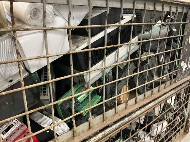 Partij elektrische onderdelen - afbeelding 13 van  13