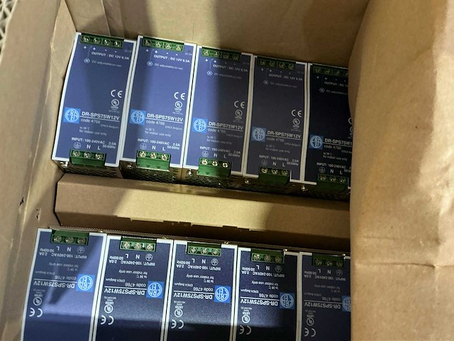 Partij elektrische onderdelen - afbeelding 2 van  17