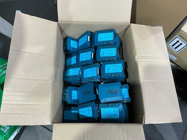 Partij elektrische onderdelen - afbeelding 7 van  17