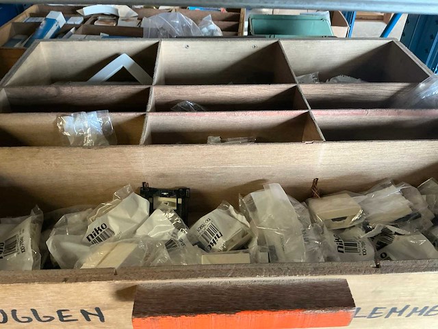 Partij elektrische onderdelen - afbeelding 7 van  20